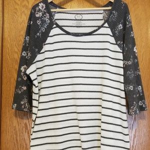 Crew neck mid-length tee